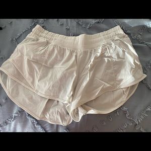 Hotty hot lulu Lemon shorts 2.5 inseam size 6:)